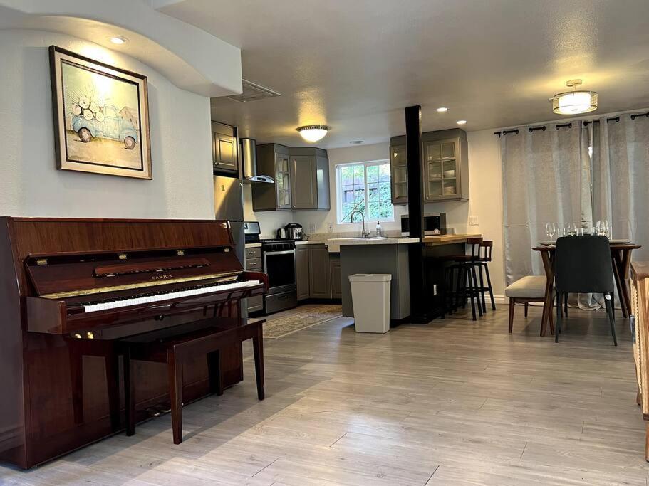 Stylish Mediterranean Villa, Pool, Jacuzzi, Hollywood & Malibu Bliss Los Ángeles