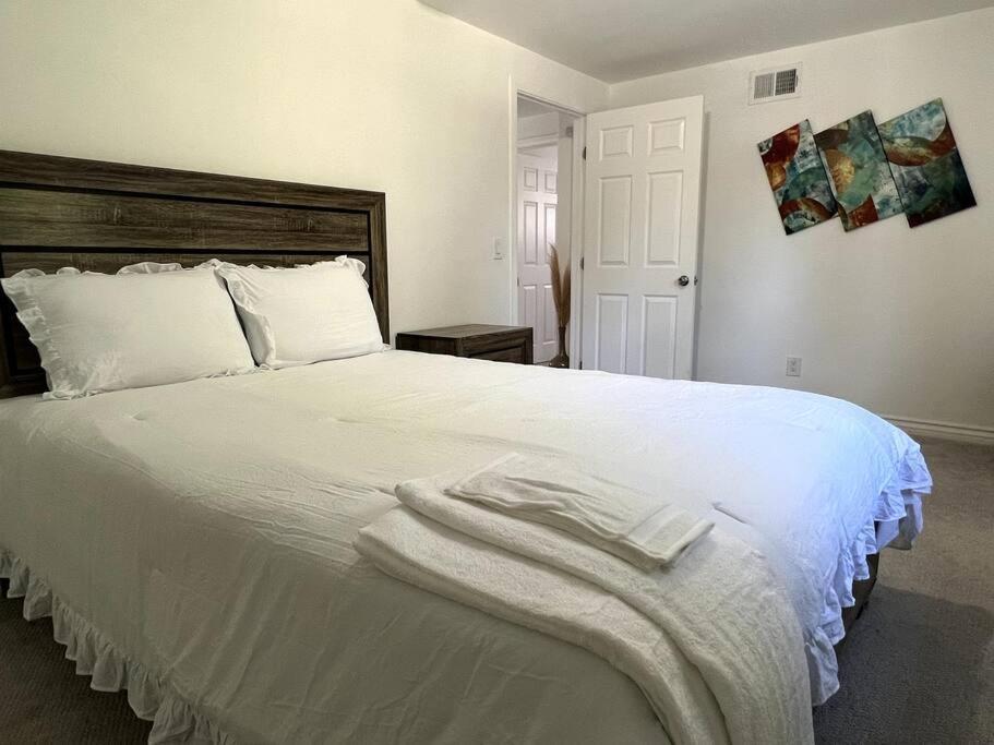 Stylish Mediterranean Villa, Pool, Jacuzzi, Hollywood & Malibu Bliss * Los Ángeles
